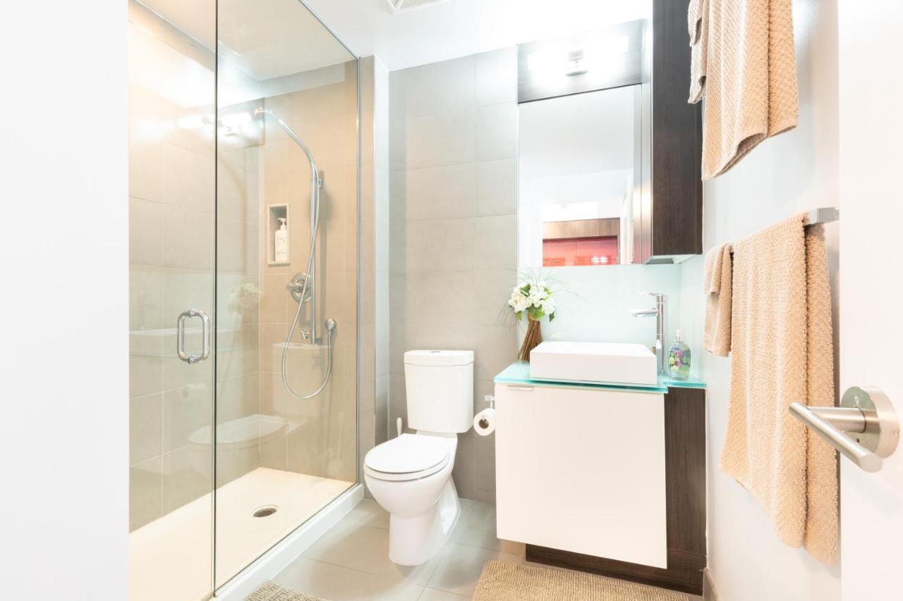 Bright Condo In The Heart Of Toronto Extérieur photo