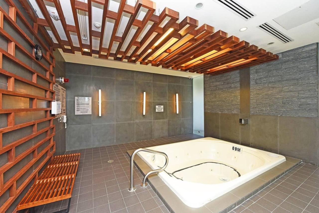 Bright Condo In The Heart Of Toronto Extérieur photo